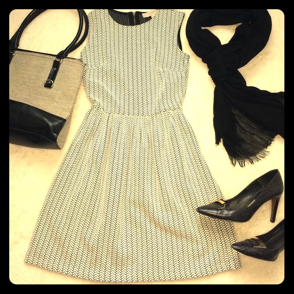 Loft Black and White Textured Fall Mini