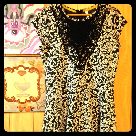 LAST CHANCE Xhilaration Floral Short Dress