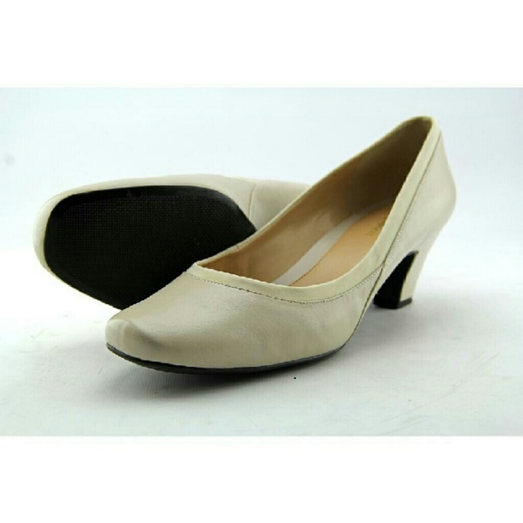 Easy Spirit Vicki Women US 9.5 M Ivory Heels