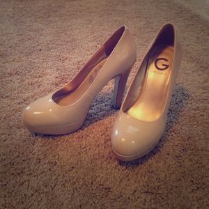 Guess nude pumps
