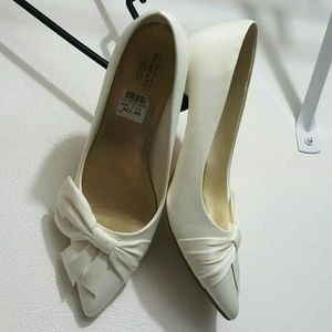 Unforgettable Moments Pumps