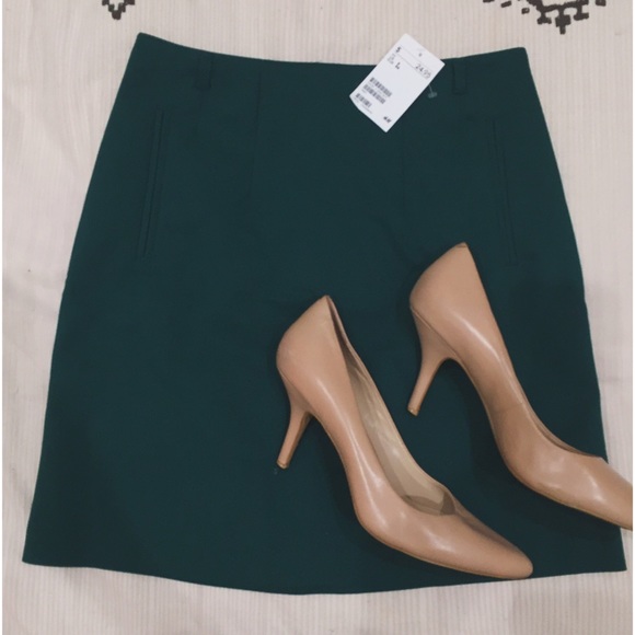 Zara Dresses & Skirts - H&M Green A-Line Mini Skirt
