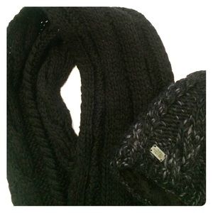 The North Face WOOL hat and scarf