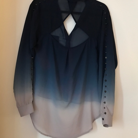 Statement button down top! - Picture 2 of 3