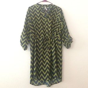 EUC Chevron waist cinch dress