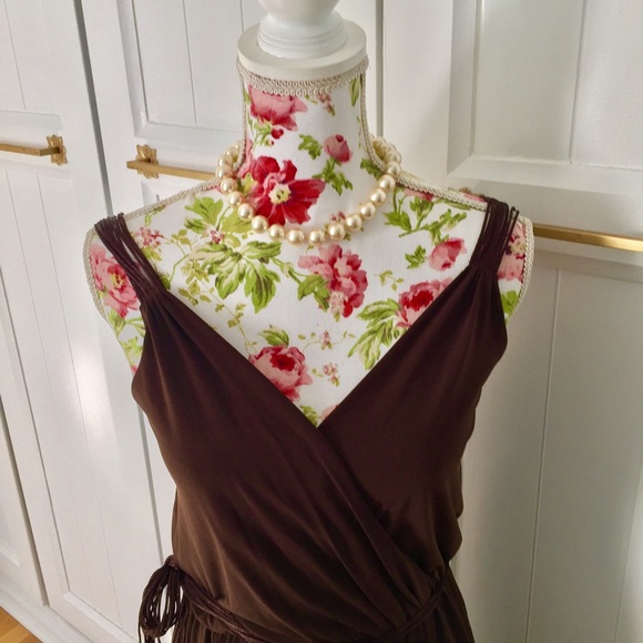 Calvin Klein Gown! ❤️Sorority formal? Prom? - Picture 3 of 8