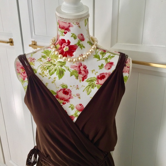 Calvin Klein Gown! ❤️Sorority formal? Prom? - Picture 4 of 8