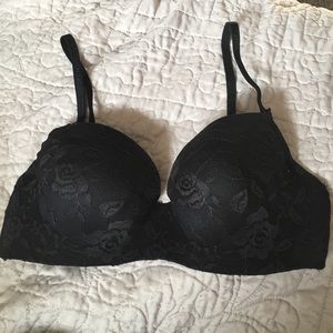 Black lace IZOD bra