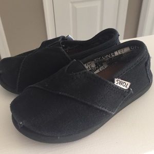 Black TOMS; toddler size 7