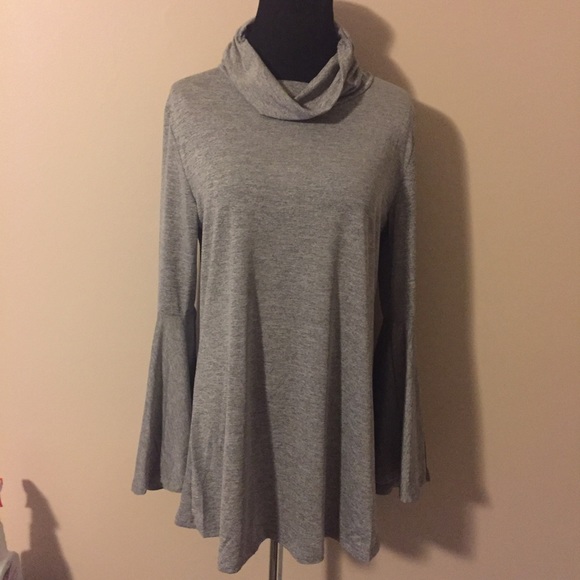 NWT batwing grey tunic ⭐️PRICE FIRM⭐️ - Picture 3 of 4