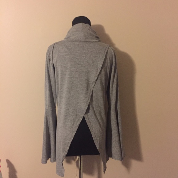NWT batwing grey tunic ⭐️PRICE FIRM⭐️ - Picture 4 of 4