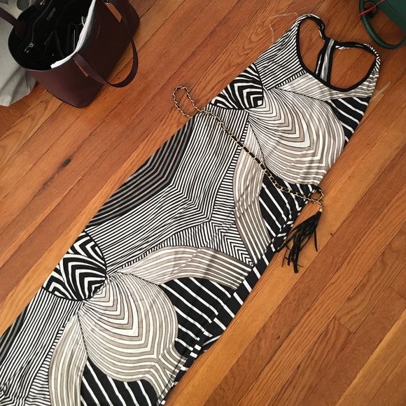 Maxi dress with slide slit