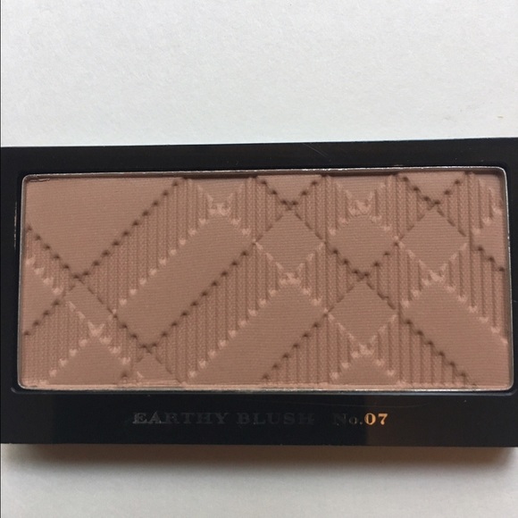 Burberry Other - Burberry Beauty Blush in Earthy