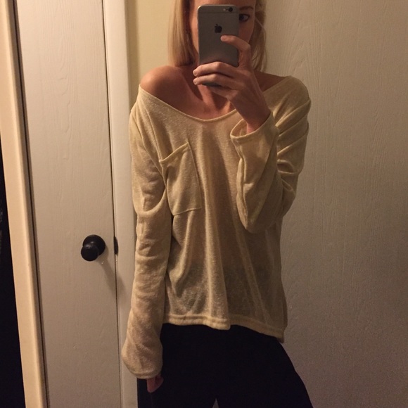 NWT slouchy beige v-neck ⭐️PRICE FIRM⭐️ - Picture 2 of 2