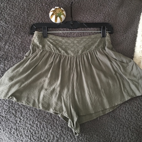 ✨Olive shorts✨