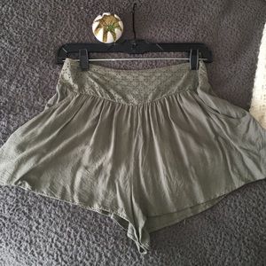 ✨Olive shorts✨