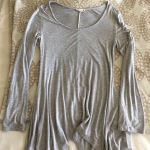 Flowy Gray Long-Sleeves shirt