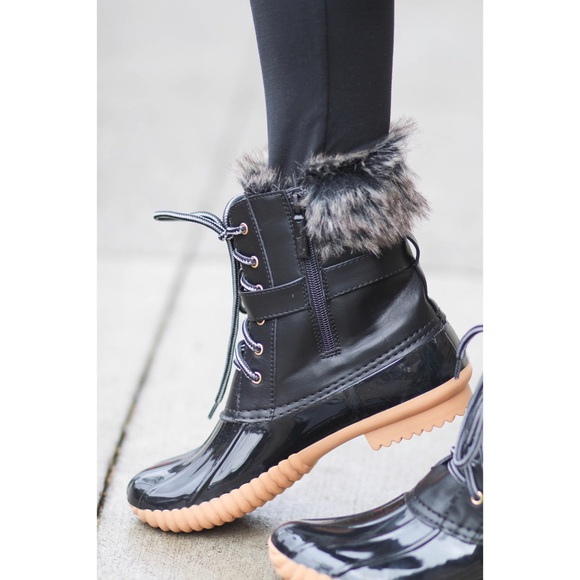 ❗️CLEARANCE❗️Black Fur Duck Boot Sz 5.5-10 - Picture 2 of 4