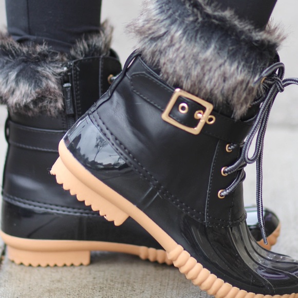 ❗️CLEARANCE❗️Black Fur Duck Boot Sz 5.5-10 - Picture 4 of 4