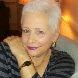 Meet your Posher, Laurie