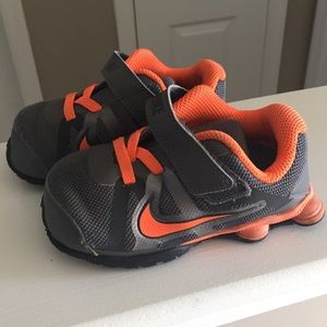 Kids NIKE; size 8C
