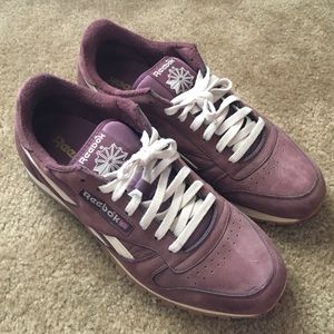 Like new Reeboks. Love the color on these.