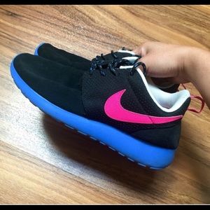 Nike roshes run  shoes!
