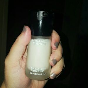 MAC Cosmetics Timecheck Lotion 1 oz barely used