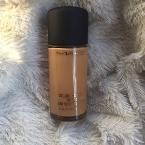 MAC Studio Fix Fluid Foundation