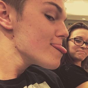 Meet your Posher, Cara