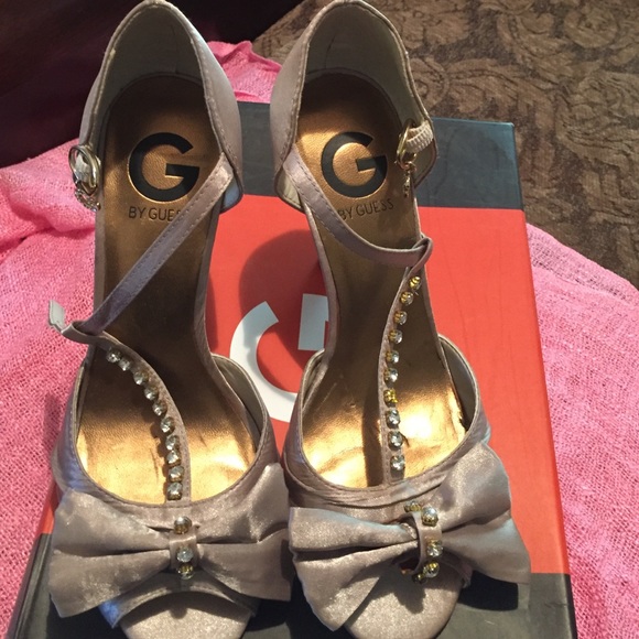 Guess, size 6, bronze color. - Picture 1 of 4