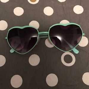 Adorable heart sunglasses 😎