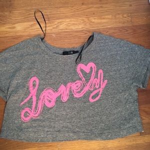 •Very cute and comfy grey crop top•