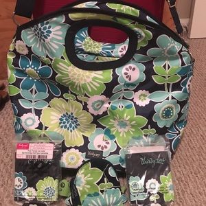 thirty-one Cooler w/change pusrse & 2 coozies.