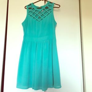 🚛 MOVING SALE Teal dress w/ criss cross neckline
