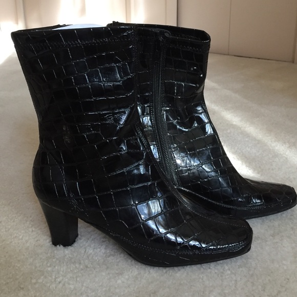 Aerosols black patent boot