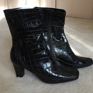 Aerosols black patent boot