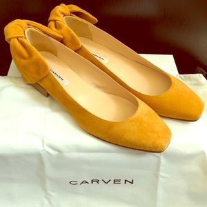 NIB Carven yellow orange suede bow back shoes