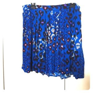 Blue cheetah print pleated skirt