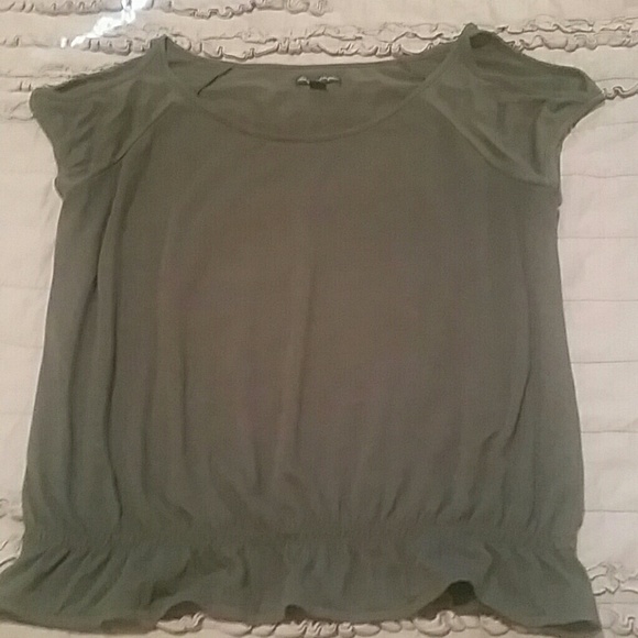 American Eagle off the shoulder Shirt