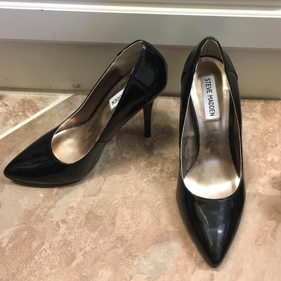 Steve Madden Black Pumps