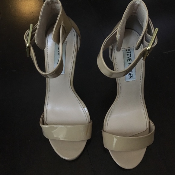 Nude Steve Madden pumps