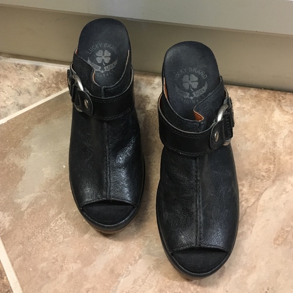 Lucky Brand Open toed leather clogs.