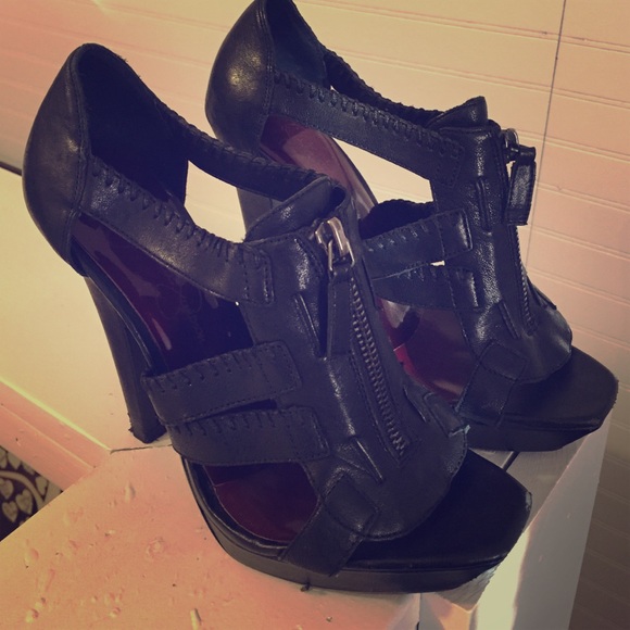 Jessica Simpson Black leather stilettos