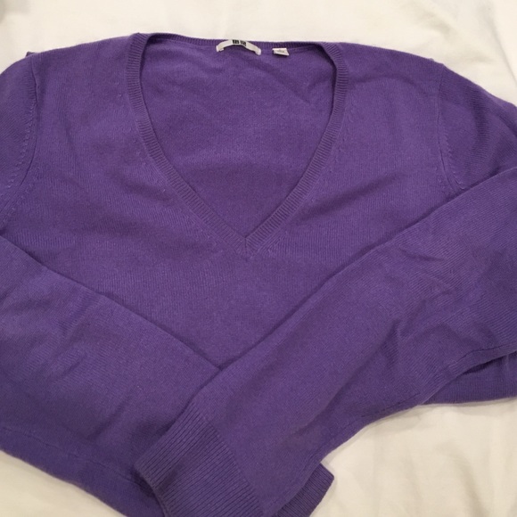 Uniqlo purple 100% cashmere V-neck sweater