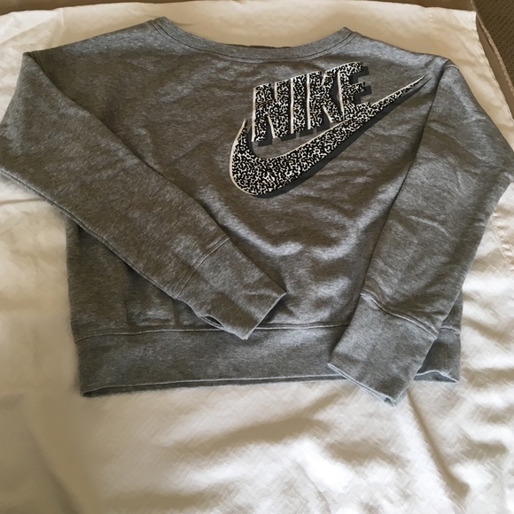 Cropped grey Nike sweater