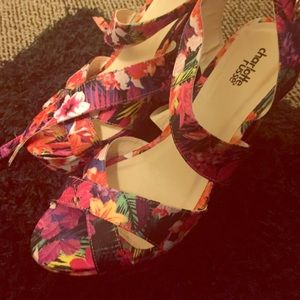 Floral print wedges