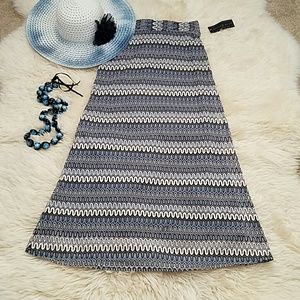 // Nwt beautiful maxi skirt //