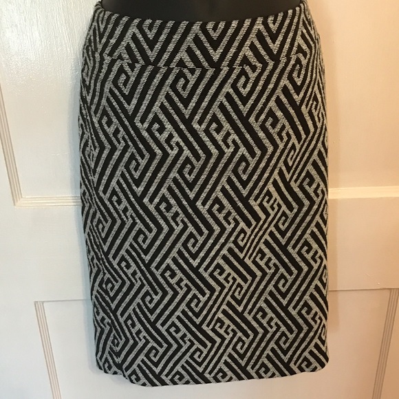 Ann Taylor size 2 black white Pencil Skirt