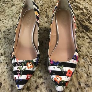 Kenneth Cole  printed cloth pumps.